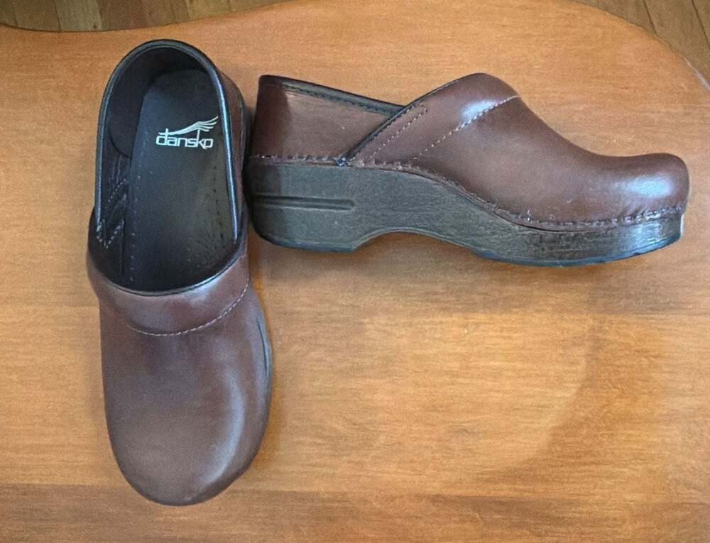Dansko Professional Leather Clogs Brown Size 37 Like New